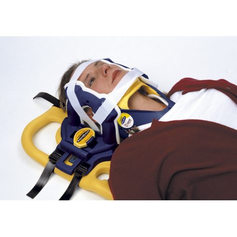 Deski ortopedyczne - Kędzierzyn-Koźle Deska ortopedyczna to jeden z podstawowych sprzętów ratowniczych do sprawnej ewakuacji i transportu pacjenta zabezpieczonego pasami ratowniczymi do placówki medycznej. Zastosowanie noszy typu deska ortopedyczna służy do przeniesienia poszkodowanych osób z podejrzeniem urazu kręgosłupa, miednicy lub urazów wielonarządowych. Użycie deski ortopedycznej następuje po udzieleniu przez służby ratownicze pierwszej pomocy poszkodowanemu i wstępnej ocenie jego stanu na miejscu nieszczęśliwego zdarzenia. Deska ortopedyczna pozwala na unieruchomienie i stabilizację kręgosłupa. Niezwykle ważne przy urazach odcinka szyjnego jest także ustabilizowanie i unieruchomienie głowy, do czego wykorzystywany jest stabilizator klockowy. Na jakim terenie wykorzystuje się tego typu sprzęt? Każda deska oferowana w tej kategorii sklepu medycznego służy do ewakuacji poszkodowanych z podejrzeniem urazu kręgosłupa lub uszkodzeniami wielonarządowymi z wypadków samochodowych, pasm górskich oraz na wszelkiego rodzaju trudnym terenie, a dodatnia pływalność deski sprawia, że może być stosowana także na powierzchni akwenów w ratownictwie wodnym. 